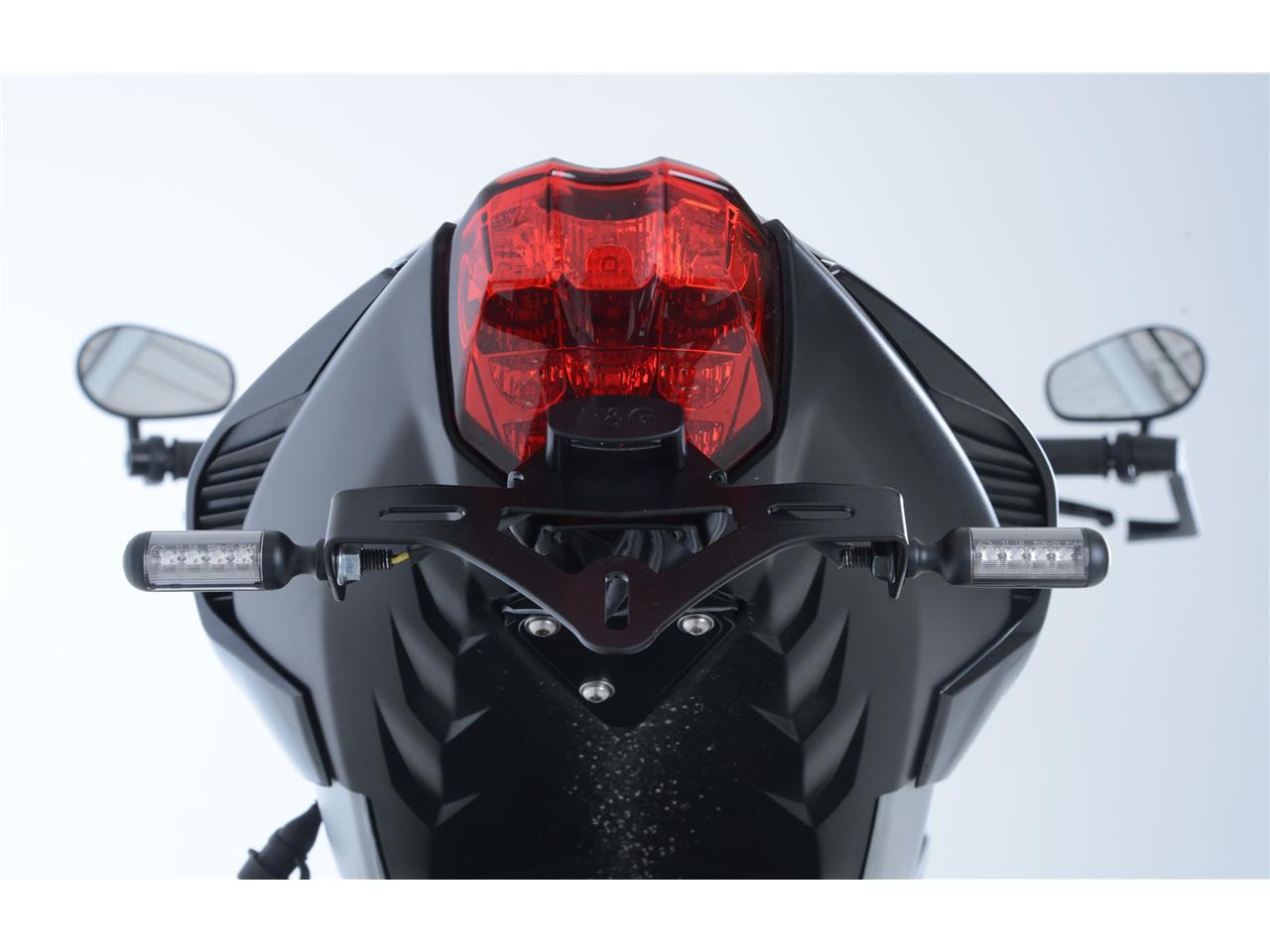 Éclairage de plaque moto à leds de la marque RG racing accessoires motop  chez equip'moto