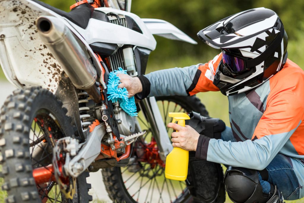 Entretien des pièces en acier inoxydable sur votre moto